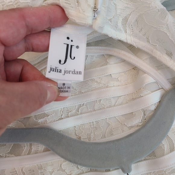 Julia Jordan Lace Dress - Picture 6 of 8